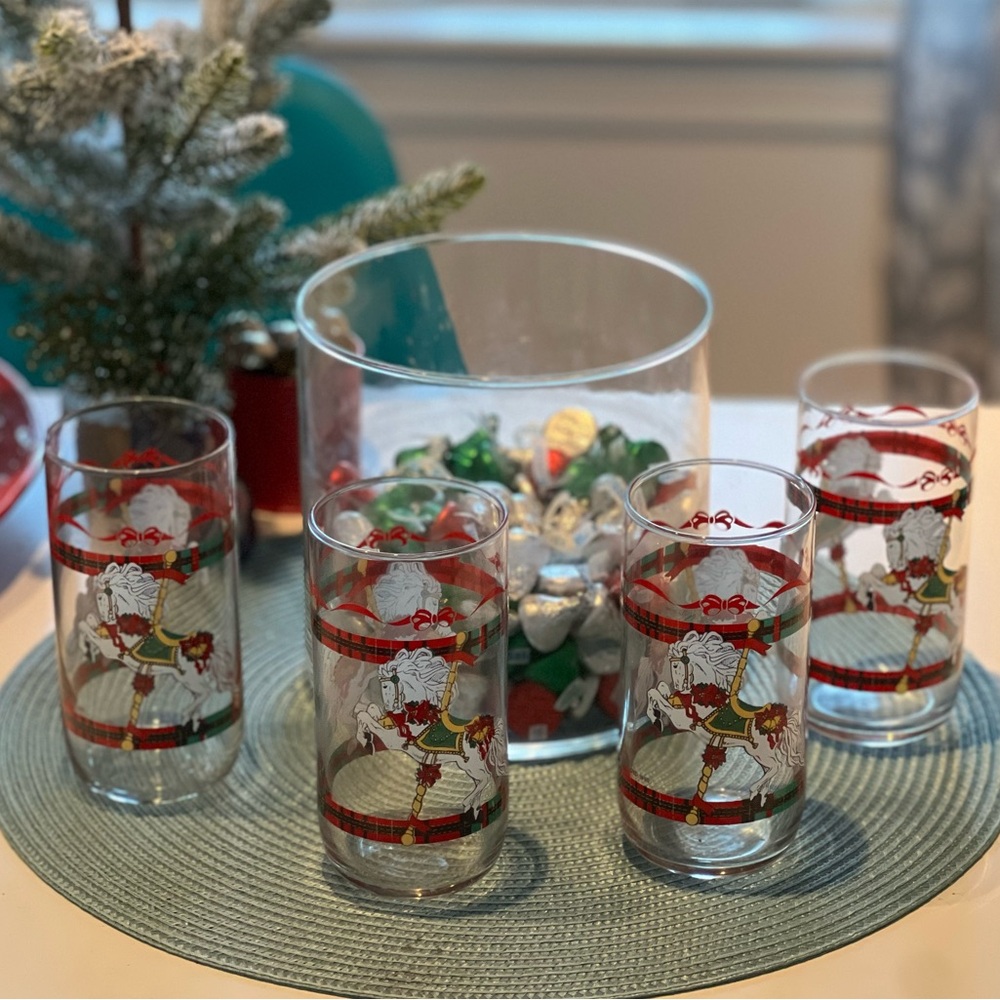 Libby House Of Loyd - Christmas - 12oz Tumblers Matching Set Of 4!!! Carousel:)